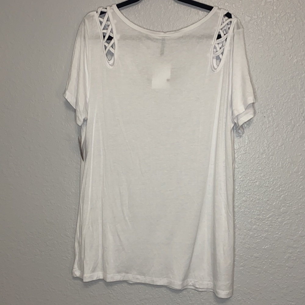 White tee - Picture 2 of 4